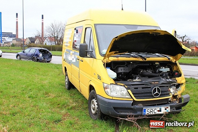 Zdjęcie w galerii na portalu naszraciborz.pl: Kolejne zderzenie na feralnym zakręcie wiadomości z regionu