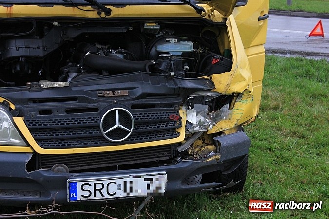 Zdjęcie w galerii na portalu naszraciborz.pl: Kolejne zderzenie na feralnym zakręcie wiadomości z regionu