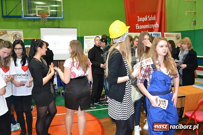 Zdjęcie w galerii na portalu naszraciborz.pl: Gimnazjaliści wybierają nową szkołę wiadomości z regionu