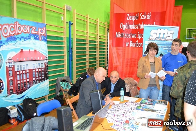 Zdjęcie w galerii na portalu naszraciborz.pl: Gimnazjaliści wybierają nową szkołę wiadomości z regionu