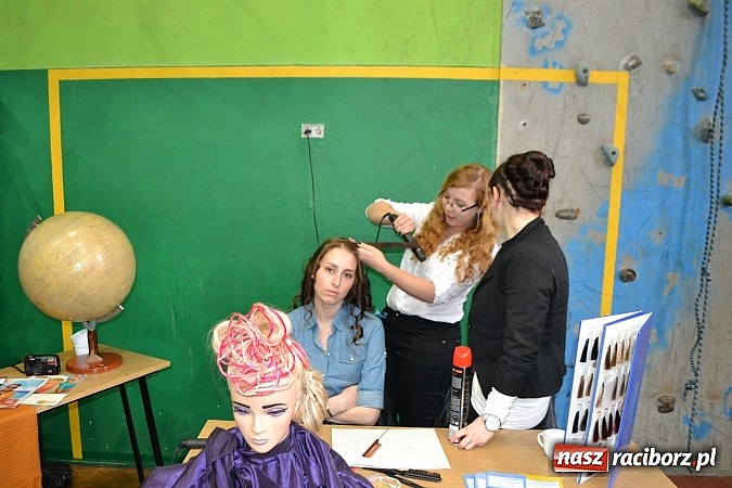 Zdjęcie w galerii na portalu naszraciborz.pl: Gimnazjaliści wybierają nową szkołę wiadomości z regionu