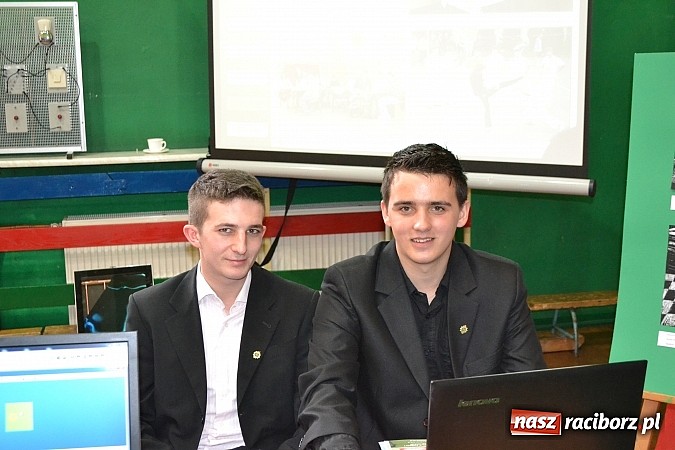 Zdjęcie w galerii na portalu naszraciborz.pl: Gimnazjaliści wybierają nową szkołę wiadomości z regionu