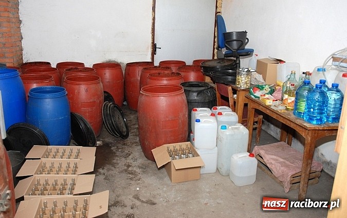 Zdjęcie w galerii na portalu naszraciborz.pl: Ponad 250 litrów nielegalnego alkoholu wiadomości z regionu