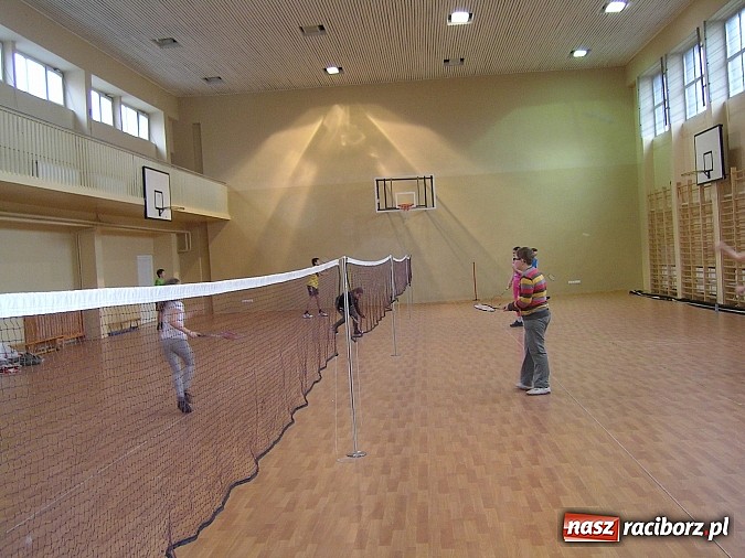 Zdjęcie w galerii na portalu naszraciborz.pl: Młodzież rozegrała mecze sparingowe w badmintonie wiadomości z regionu