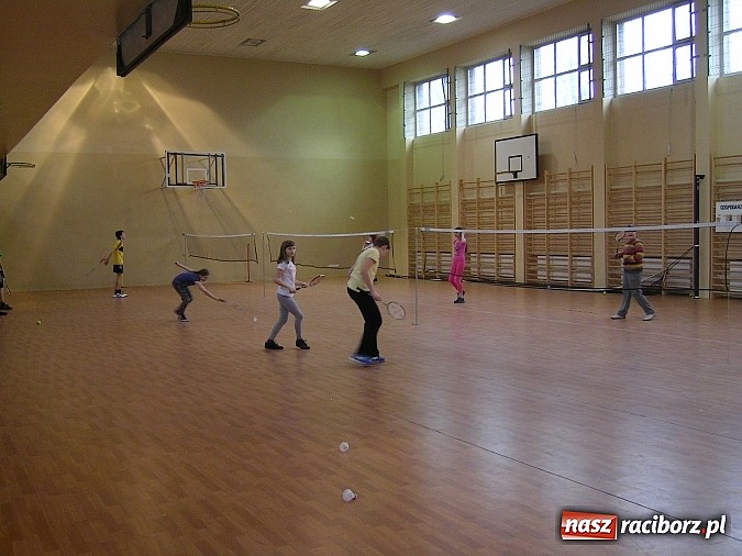 Zdjęcie w galerii na portalu naszraciborz.pl: Młodzież rozegrała mecze sparingowe w badmintonie wiadomości z regionu