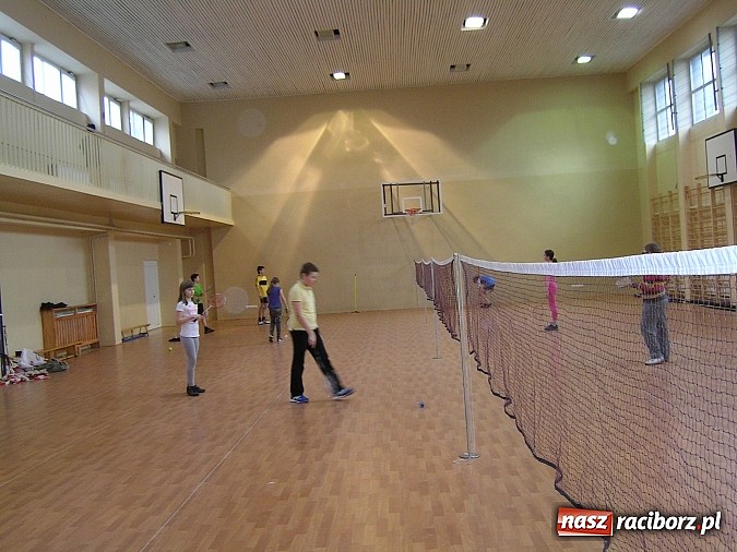 Zdjęcie w galerii na portalu naszraciborz.pl: Młodzież rozegrała mecze sparingowe w badmintonie wiadomości z regionu