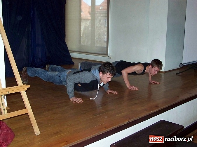 Zdjęcie w galerii na portalu naszraciborz.pl: Wiosenna godzina dla zdrowia w G5 wiadomości z regionu