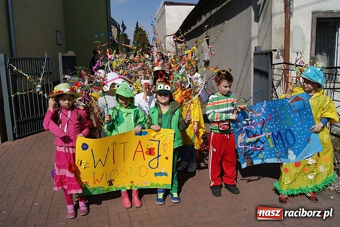 Zdjęcie w galerii na portalu naszraciborz.pl: W Studziennej znów spalono bałwana  wiadomości z regionu