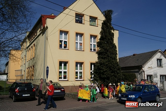Zdjęcie w galerii na portalu naszraciborz.pl: W Studziennej znów spalono bałwana  wiadomości z regionu