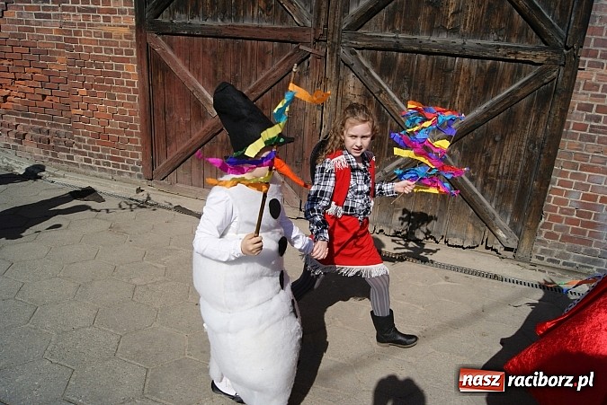 Zdjęcie w galerii na portalu naszraciborz.pl: W Studziennej znów spalono bałwana  wiadomości z regionu