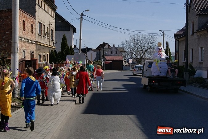 Zdjęcie w galerii na portalu naszraciborz.pl: W Studziennej znów spalono bałwana  wiadomości z regionu