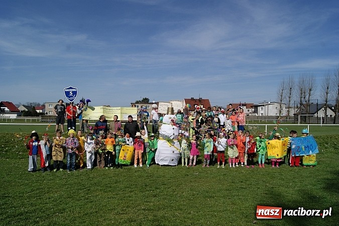Zdjęcie w galerii na portalu naszraciborz.pl: W Studziennej znów spalono bałwana  wiadomości z regionu