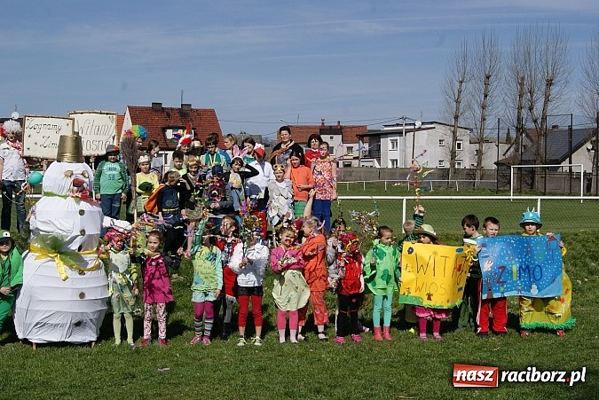 Zdjęcie w galerii na portalu naszraciborz.pl: W Studziennej znów spalono bałwana  wiadomości z regionu