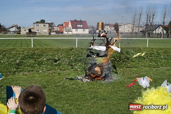 Zdjęcie w galerii na portalu naszraciborz.pl: W Studziennej znów spalono bałwana  wiadomości z regionu
