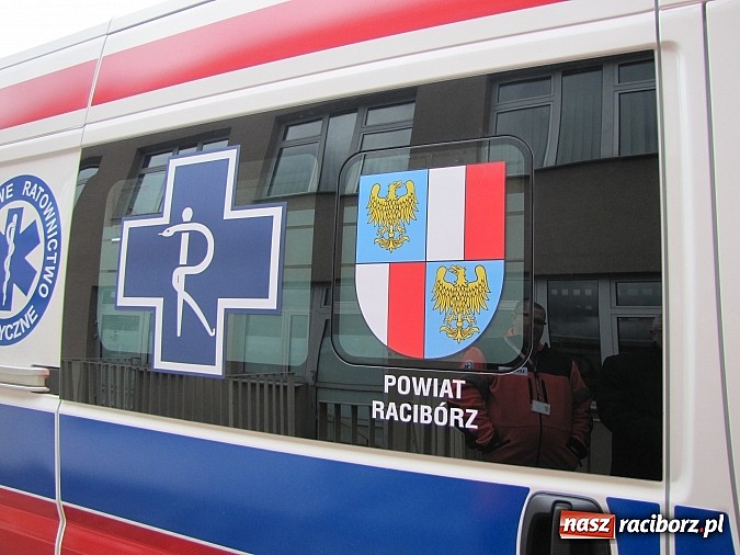 Zdjęcie w galerii na portalu naszraciborz.pl: Nowa karetka oficjalnie w rękach pogotowia wiadomości z regionu