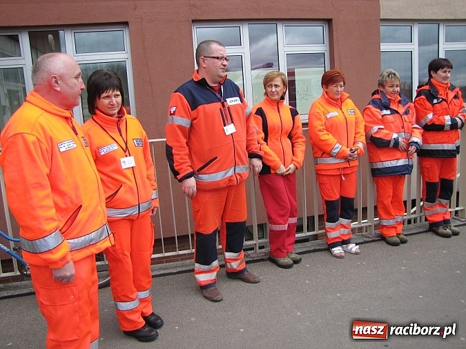 Zdjęcie w galerii na portalu naszraciborz.pl: Nowa karetka oficjalnie w rękach pogotowia wiadomości z regionu