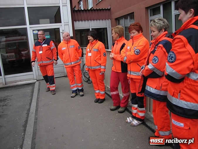 Zdjęcie w galerii na portalu naszraciborz.pl: Nowa karetka oficjalnie w rękach pogotowia wiadomości z regionu