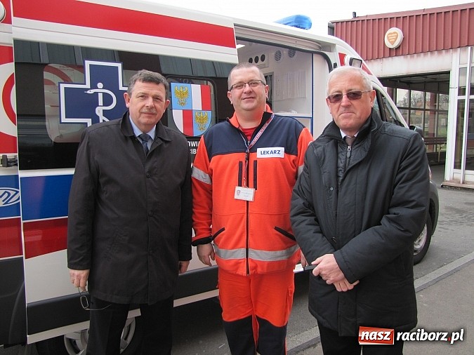 Zdjęcie w galerii na portalu naszraciborz.pl: Nowa karetka oficjalnie w rękach pogotowia wiadomości z regionu