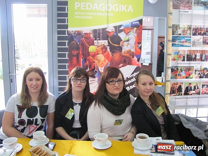 Zdjęcie w galerii na portalu naszraciborz.pl: Dni otwarte w PWSZ. Studenci zachęcali maturzystów do studiowania w Raciborzu wiadomości z regionu