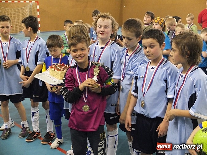 Zdjęcie w galerii na portalu naszraciborz.pl: Młodzi piłkarze z Kuźni Raciborskiej z sukcesami na turnieju w Czechach wiadomości z regionu