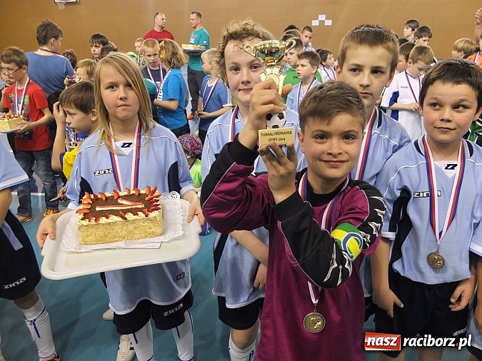 Zdjęcie w galerii na portalu naszraciborz.pl: Młodzi piłkarze z Kuźni Raciborskiej z sukcesami na turnieju w Czechach wiadomości z regionu