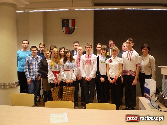 Zdjęcie w galerii na portalu naszraciborz.pl: Młodzież z Komsomolska gości w powiecie wiadomości z regionu
