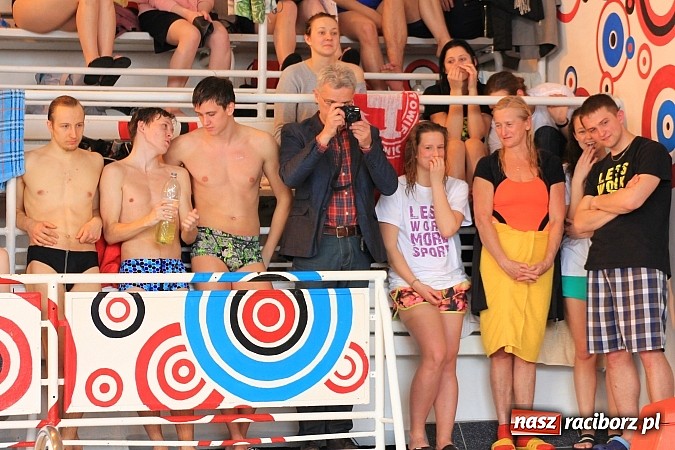 Zdjęcie w galerii na portalu naszraciborz.pl: Pływackie zmagania studentów śląskich uczelni wiadomości z regionu