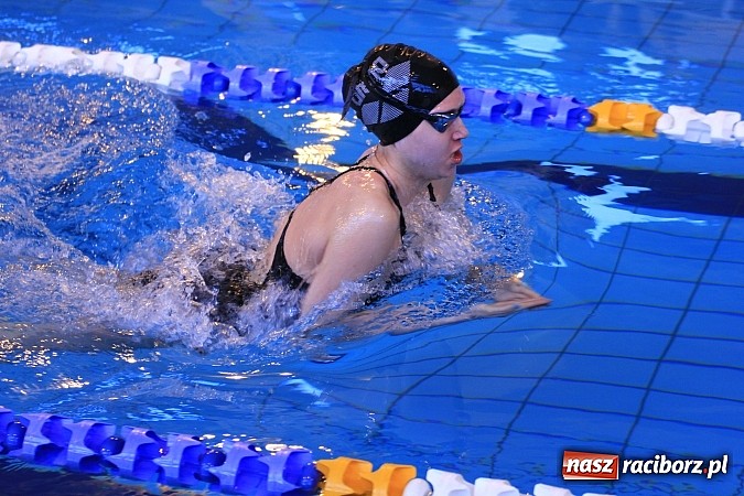 Zdjęcie w galerii na portalu naszraciborz.pl: Pływackie zmagania studentów śląskich uczelni wiadomości z regionu