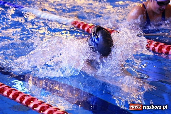 Zdjęcie w galerii na portalu naszraciborz.pl: Pływackie zmagania studentów śląskich uczelni wiadomości z regionu