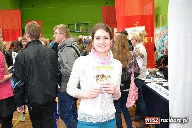 Zdjęcie w galerii na portalu naszraciborz.pl: Spacer szlakiem szk&oacute;ł ponadgimnazjalnych wiadomości z regionu