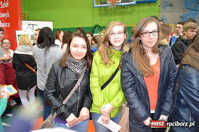 Zdjęcie w galerii na portalu naszraciborz.pl: Spacer szlakiem szk&oacute;ł ponadgimnazjalnych wiadomości z regionu