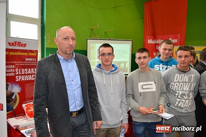 Zdjęcie w galerii na portalu naszraciborz.pl: Spacer szlakiem szk&oacute;ł ponadgimnazjalnych wiadomości z regionu