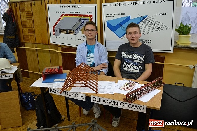 Zdjęcie w galerii na portalu naszraciborz.pl: Spacer szlakiem szk&oacute;ł ponadgimnazjalnych wiadomości z regionu