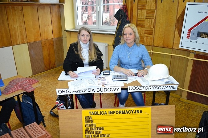 Zdjęcie w galerii na portalu naszraciborz.pl: Spacer szlakiem szk&oacute;ł ponadgimnazjalnych wiadomości z regionu