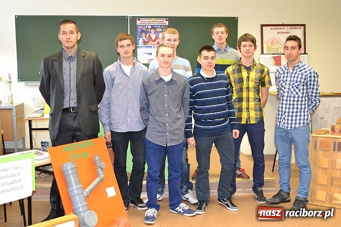 Zdjęcie w galerii na portalu naszraciborz.pl: Spacer szlakiem szk&oacute;ł ponadgimnazjalnych wiadomości z regionu