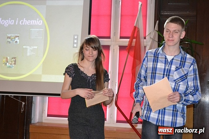 Zdjęcie w galerii na portalu naszraciborz.pl: Spacer szlakiem szk&oacute;ł ponadgimnazjalnych wiadomości z regionu