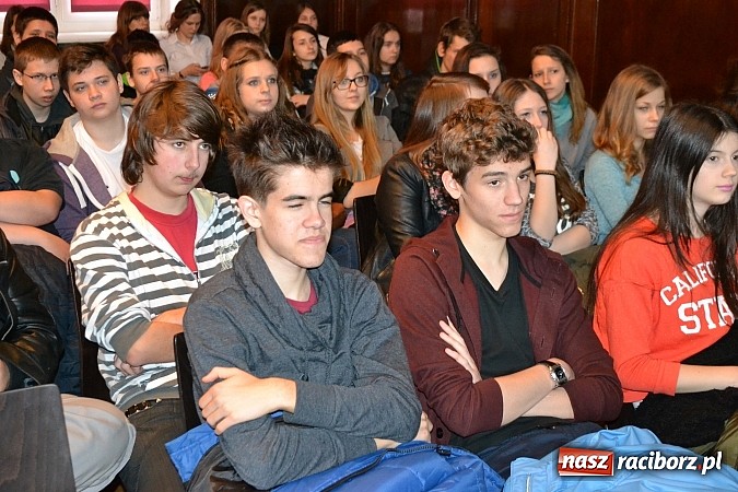 Zdjęcie w galerii na portalu naszraciborz.pl: Spacer szlakiem szk&oacute;ł ponadgimnazjalnych wiadomości z regionu