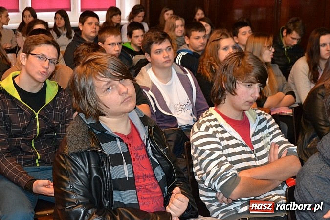 Zdjęcie w galerii na portalu naszraciborz.pl: Spacer szlakiem szk&oacute;ł ponadgimnazjalnych wiadomości z regionu