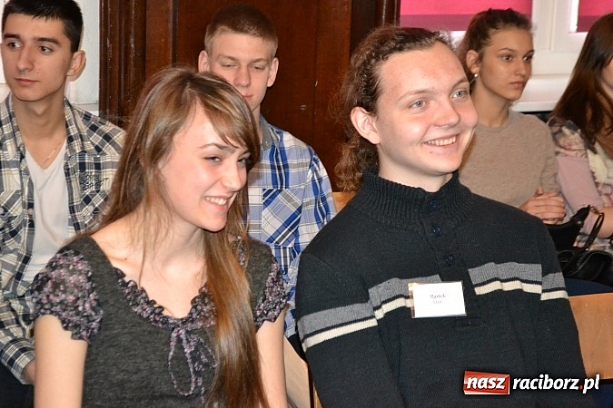 Zdjęcie w galerii na portalu naszraciborz.pl: Spacer szlakiem szk&oacute;ł ponadgimnazjalnych wiadomości z regionu