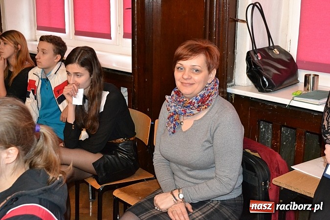 Zdjęcie w galerii na portalu naszraciborz.pl: Spacer szlakiem szk&oacute;ł ponadgimnazjalnych wiadomości z regionu