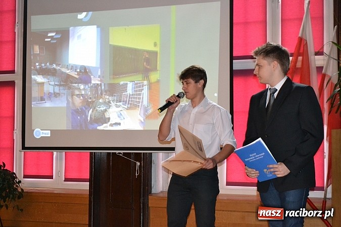 Zdjęcie w galerii na portalu naszraciborz.pl: Spacer szlakiem szk&oacute;ł ponadgimnazjalnych wiadomości z regionu