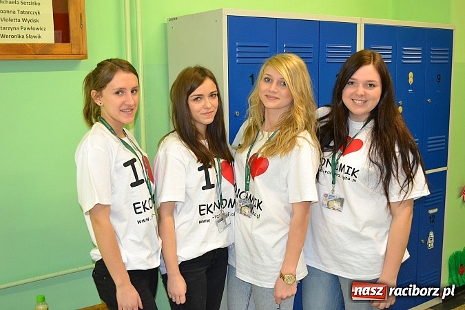 Zdjęcie w galerii na portalu naszraciborz.pl: Spacer szlakiem szk&oacute;ł ponadgimnazjalnych wiadomości z regionu