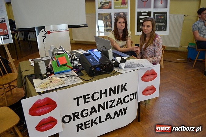 Zdjęcie w galerii na portalu naszraciborz.pl: Spacer szlakiem szk&oacute;ł ponadgimnazjalnych wiadomości z regionu