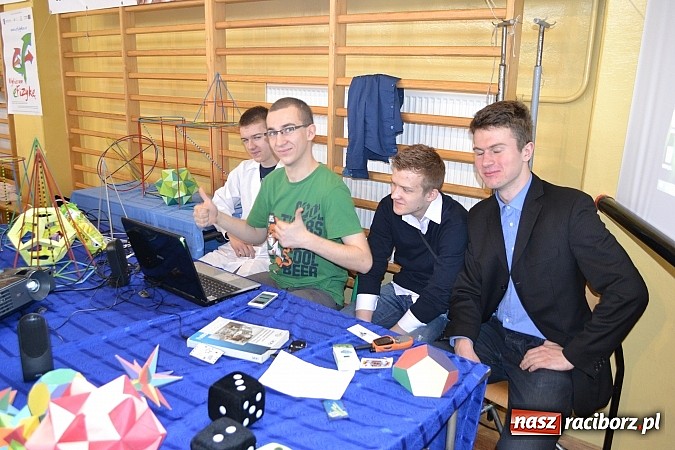 Zdjęcie w galerii na portalu naszraciborz.pl: Spacer szlakiem szk&oacute;ł ponadgimnazjalnych wiadomości z regionu