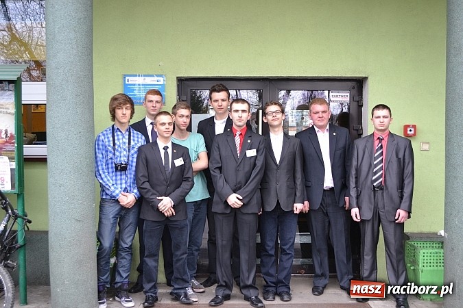 Zdjęcie w galerii na portalu naszraciborz.pl: Spacer szlakiem szk&oacute;ł ponadgimnazjalnych wiadomości z regionu