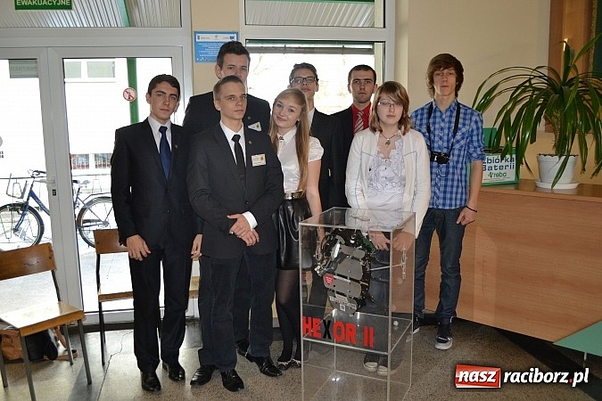 Zdjęcie w galerii na portalu naszraciborz.pl: Spacer szlakiem szk&oacute;ł ponadgimnazjalnych wiadomości z regionu