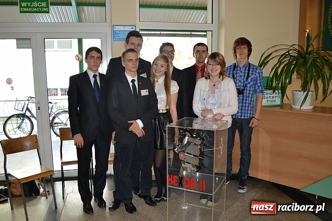 Zdjęcie w galerii na portalu naszraciborz.pl: Spacer szlakiem szk&oacute;ł ponadgimnazjalnych wiadomości z regionu