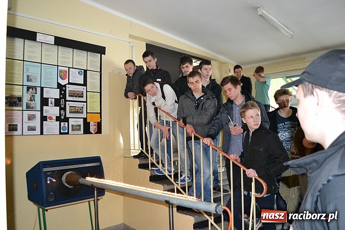 Zdjęcie w galerii na portalu naszraciborz.pl: Spacer szlakiem szk&oacute;ł ponadgimnazjalnych wiadomości z regionu