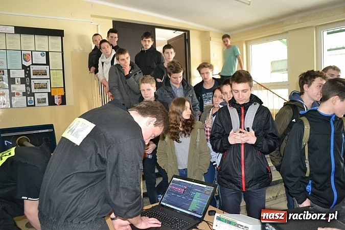 Zdjęcie w galerii na portalu naszraciborz.pl: Spacer szlakiem szk&oacute;ł ponadgimnazjalnych wiadomości z regionu