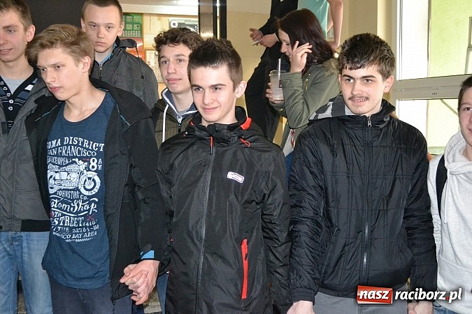 Zdjęcie w galerii na portalu naszraciborz.pl: Spacer szlakiem szk&oacute;ł ponadgimnazjalnych wiadomości z regionu